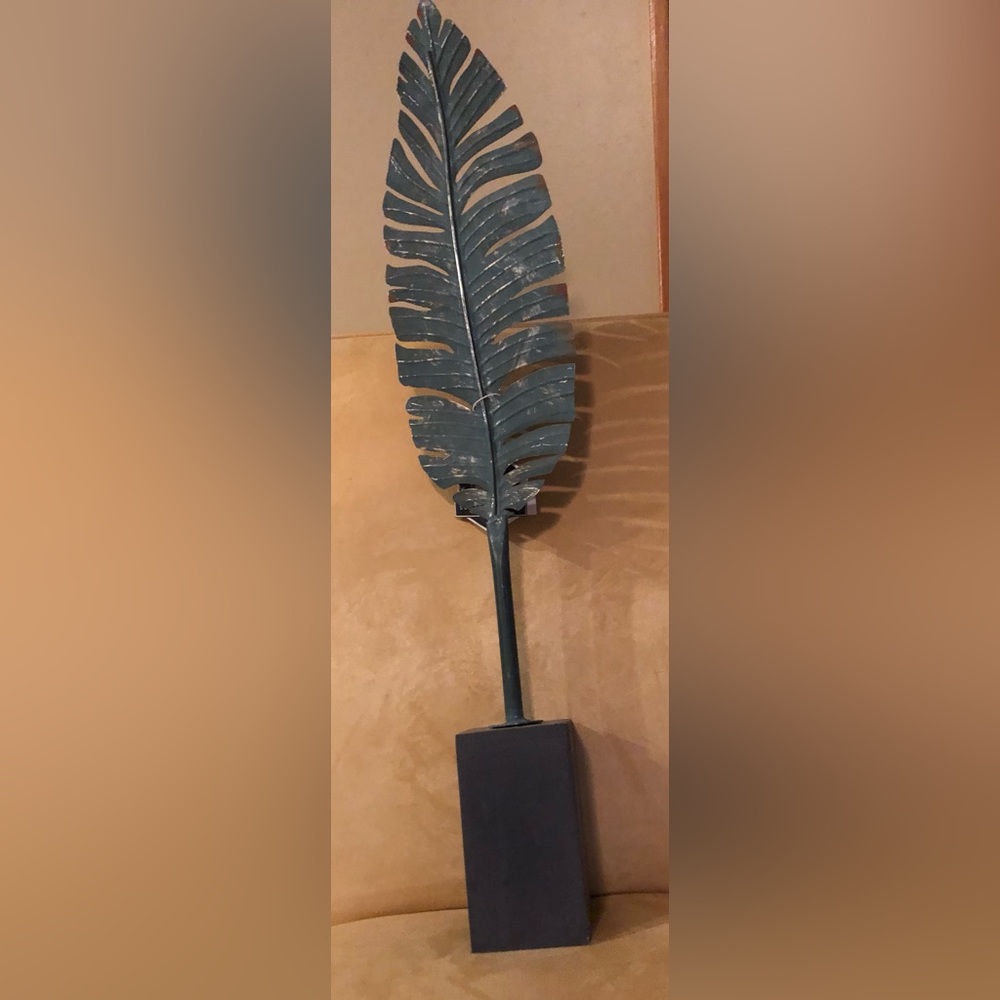 Scott brothers Scott living palm leaf stand preowned condition see photos rustic